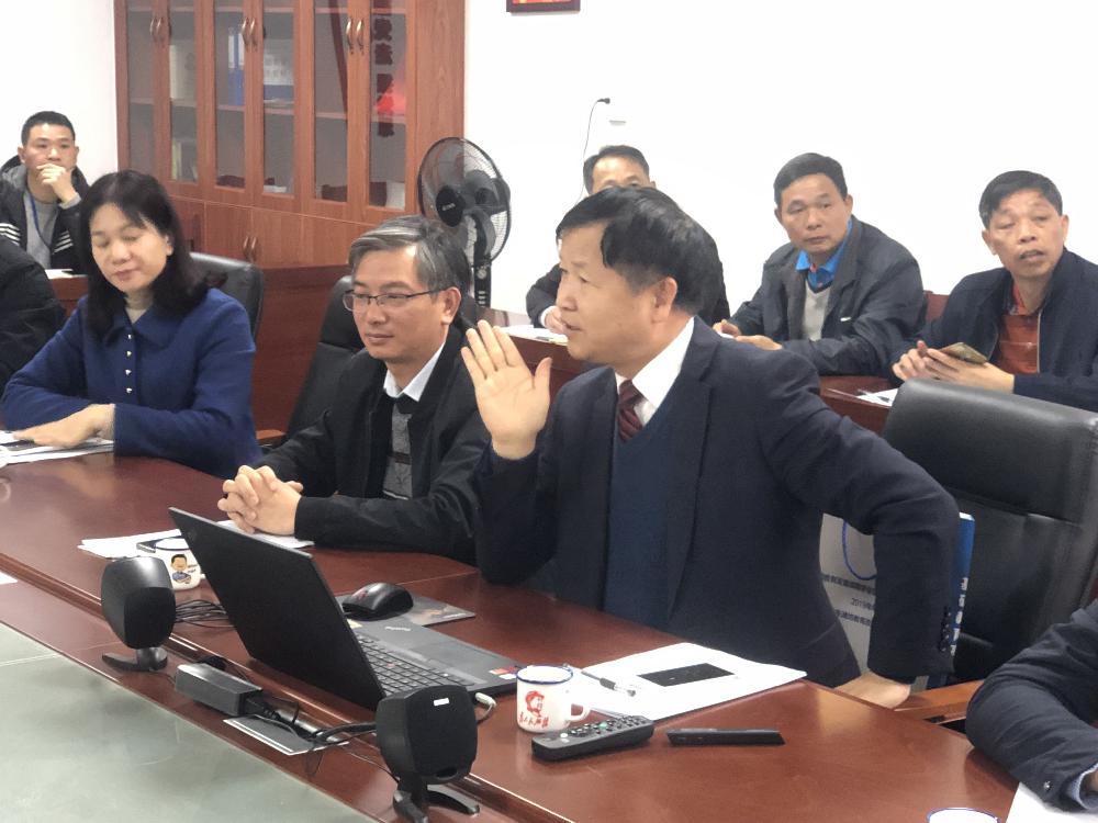 3到訪名校長、專家黃新古校長（前排右一）、于偉就校長（左一）.jpg